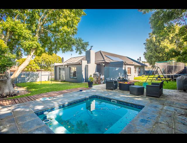 4 BEDROOM FREEHOLD FOR SALE IN STELLENBERG